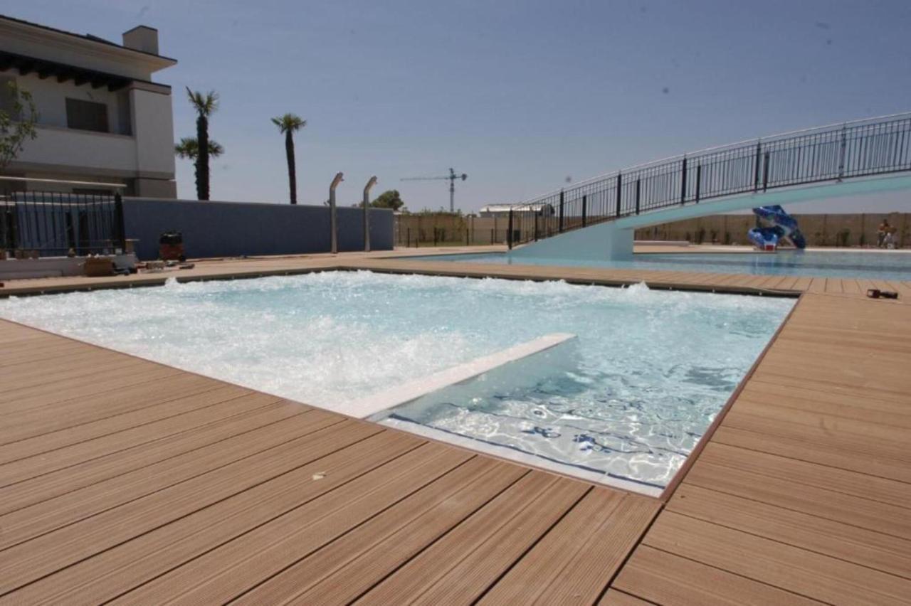 Nice Apartment With Huge Swimming Pool And Solarium Bibione Eksteriør billede