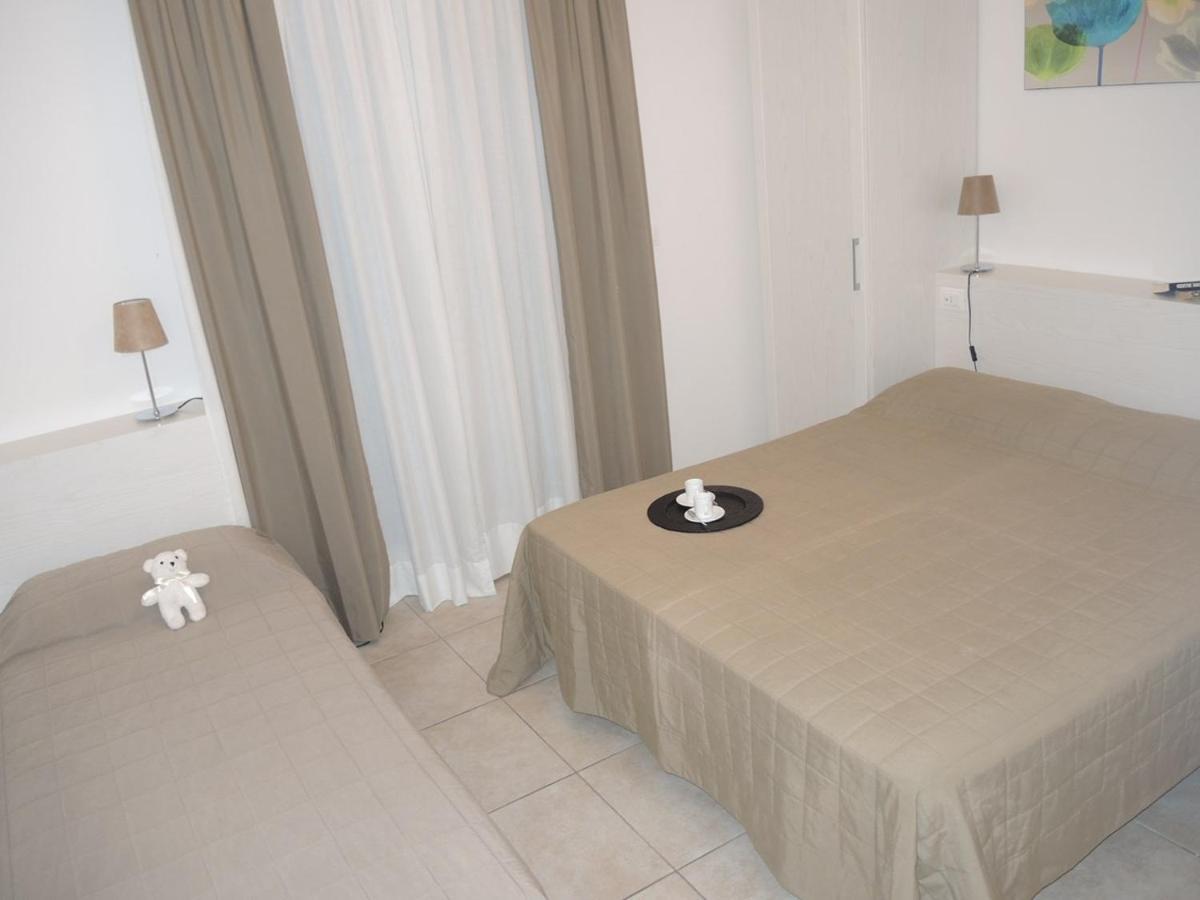Nice Apartment With Huge Swimming Pool And Solarium Bibione Eksteriør billede