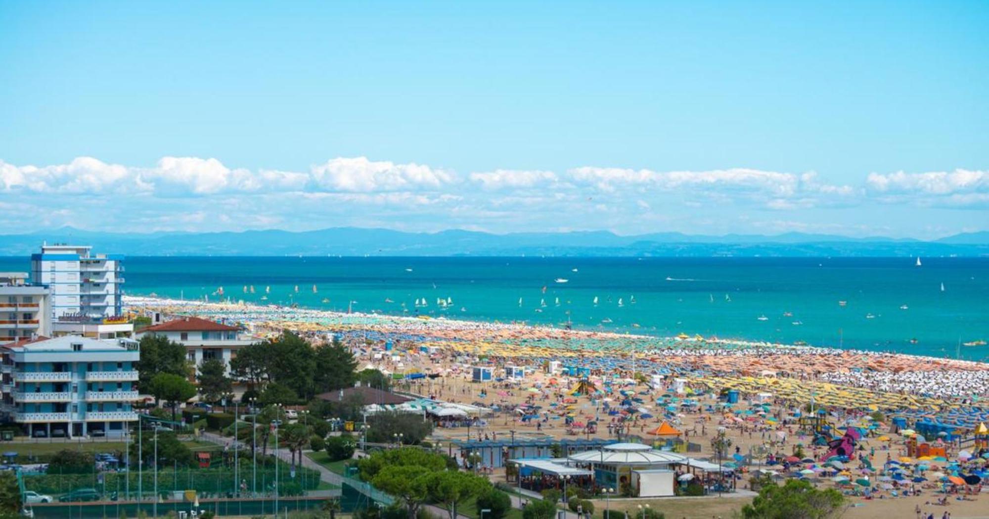 Nice Apartment With Huge Swimming Pool And Solarium Bibione Eksteriør billede